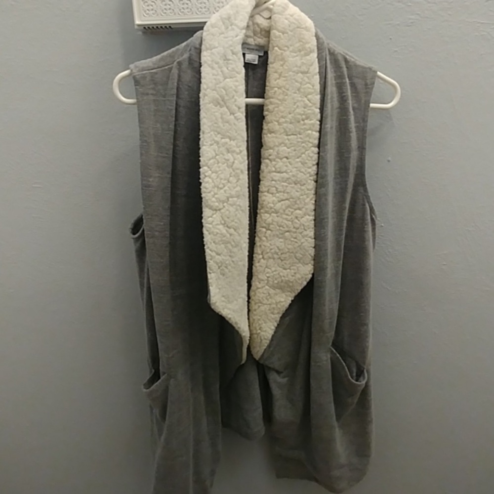 Gray Chelsea Sky Vest with Sherpa collar-Large